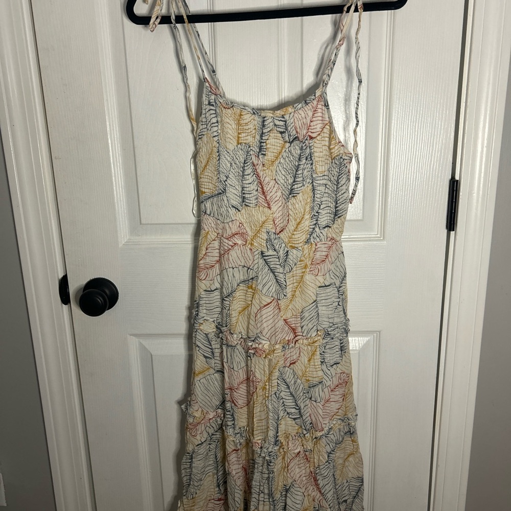 Elegant Leaf Pattern Midi Dress